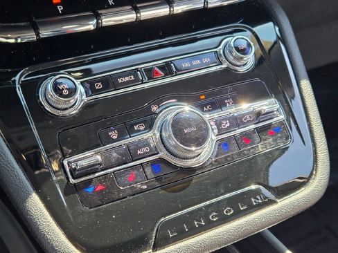 Used 2021 Lincoln Corsair AWD w/ Equipment Group 101A image 27