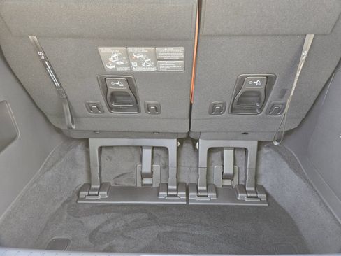 New 2026 Kia Carnival EX FWD image 24