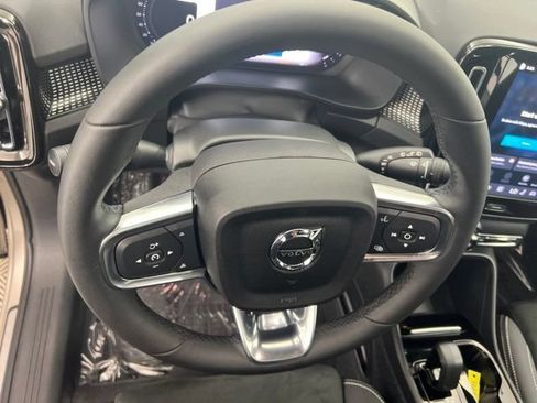 Used 2023 Volvo XC40 B5 Ultimate w/ Climate Package AWD/4WD image 19