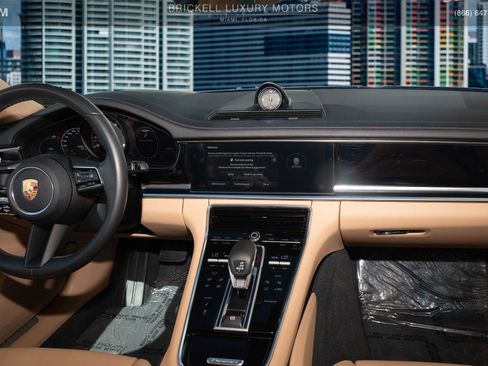 Used 2022 Porsche Panamera image 19