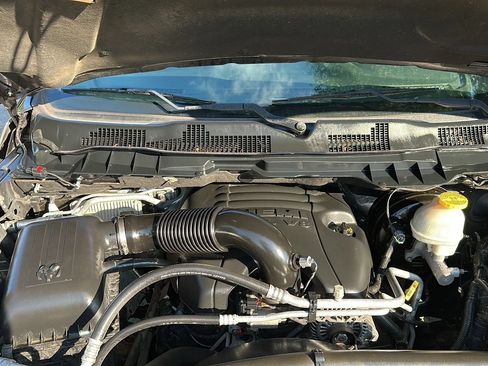Used 2017 RAM 1500 Laramie AWD/4WD image 10
