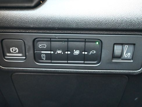 Used 2025 GMC Hummer EV 2X image 28