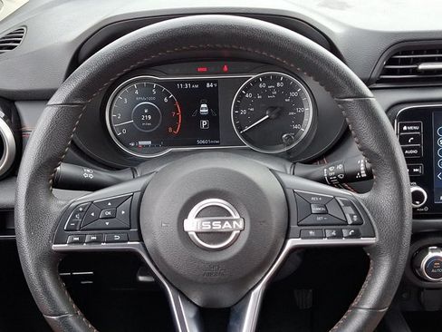 Used 2024 Nissan Versa SR FWD image 18
