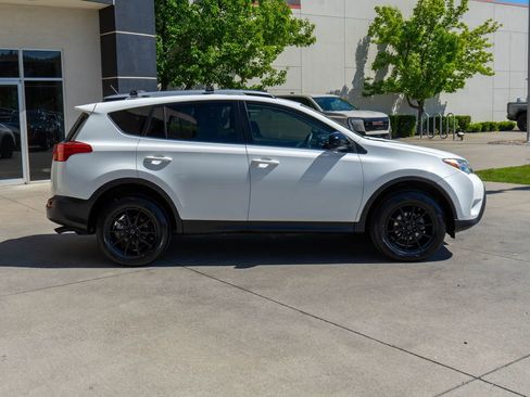 Used 2015 Toyota RAV4 LE AWD/4WD image 8
