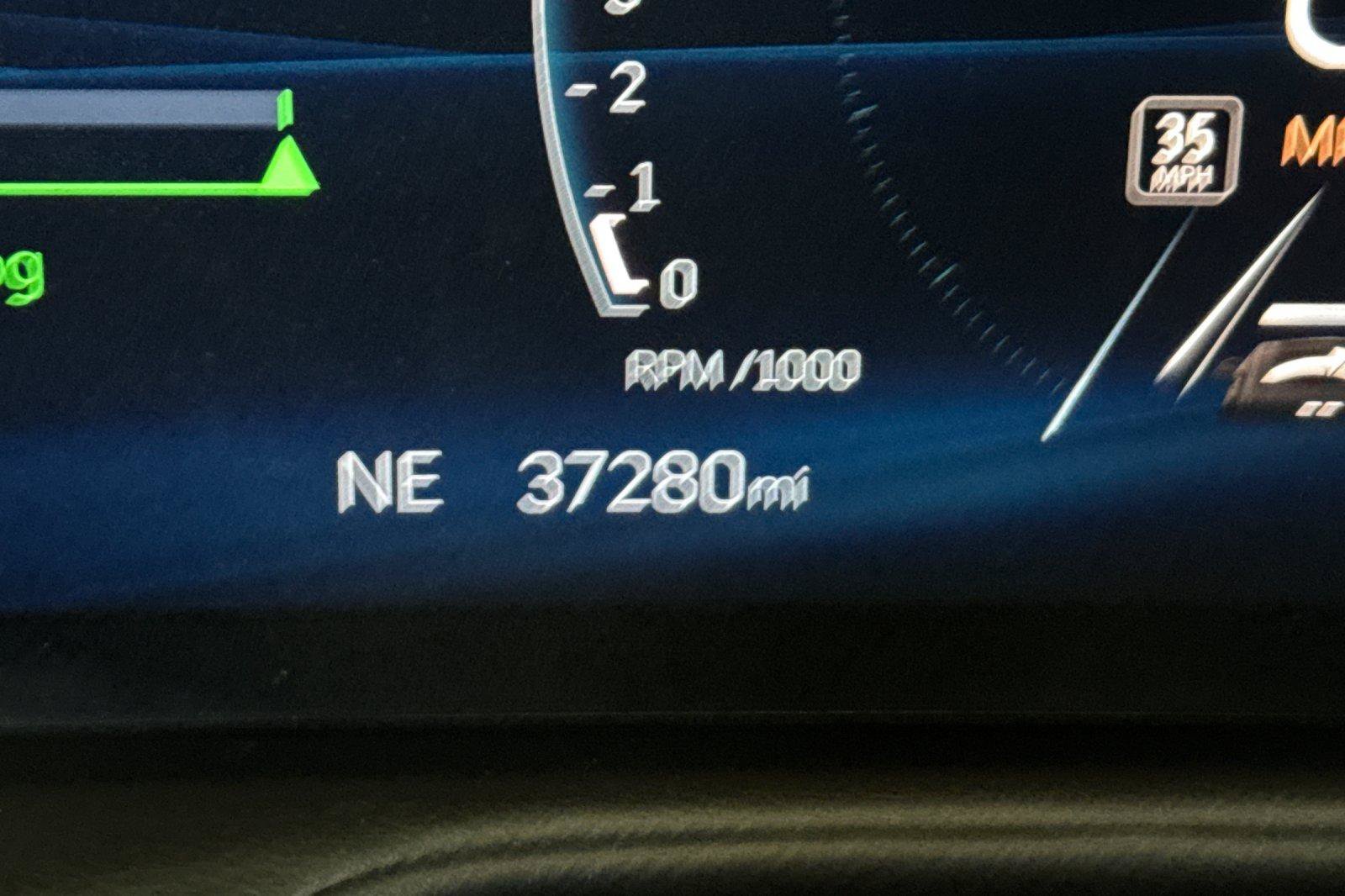 Used 2025 Cadillac XT4 Premium Luxury FWD image 3