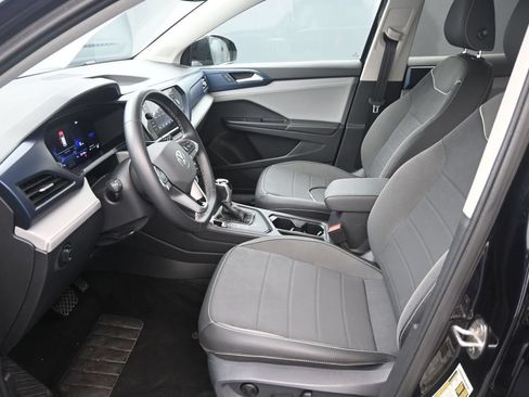Used 2024 Volkswagen Taos SE FWD image 18