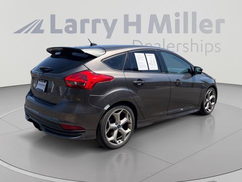 Used 2016 Ford Focus ST w/ Equipment Group 402A FWD image 5