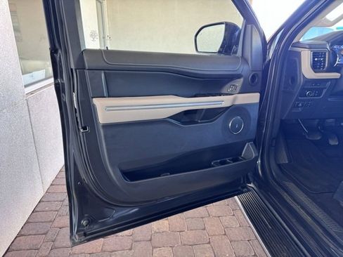 Used 2023 Ford Expedition Limited image 10