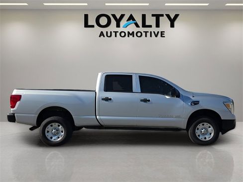 Used 2019 Nissan Titan S image 6