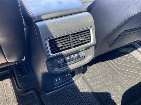 Used 2024 Volkswagen Atlas Peak Edition SEL AWD/4WD image 33