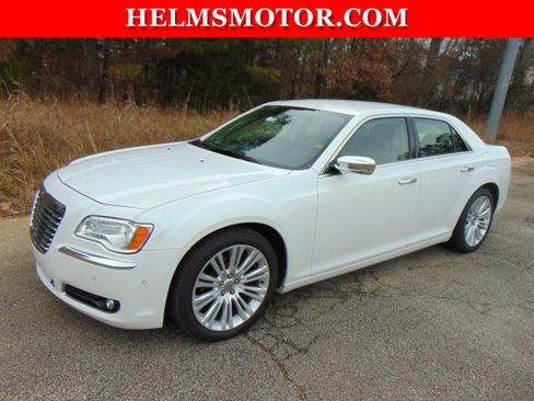Used 2014 Chrysler 300 C w/ Light Group image 10