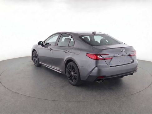 Used 2025 Toyota Camry SE image 4