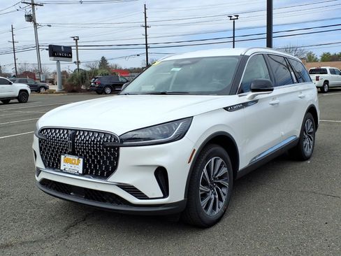 New 2026 Lincoln Aviator AWD image 3