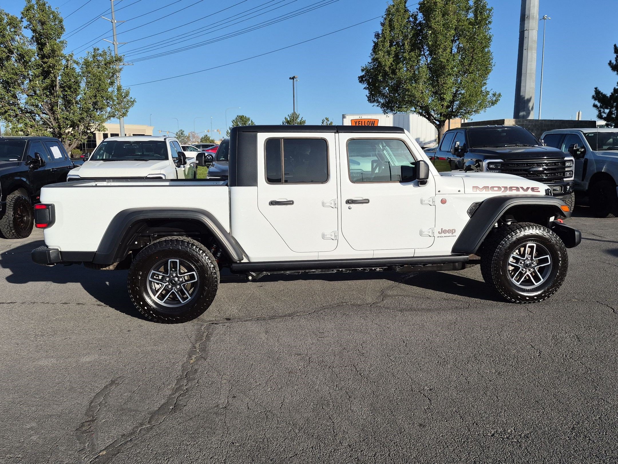 Used 2026 Jeep Gladiator Mojave AWD/4WD image 2