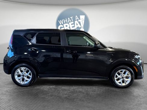 Certified 2023 Kia Soul S FWD image 2