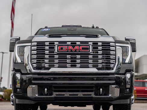 Used 2025 GMC Sierra 3500 Denali w/ Denali Reserve Package image 2