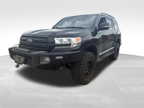 Used 2018 Toyota Land Cruiser w/ Four Season Floor Mat Package AWD/4WD image 8