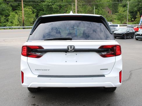 New 2026 Honda Odyssey Touring image 9