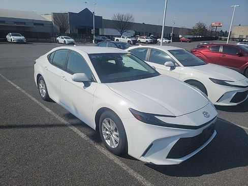 Used 2025 Toyota Camry LE image 9