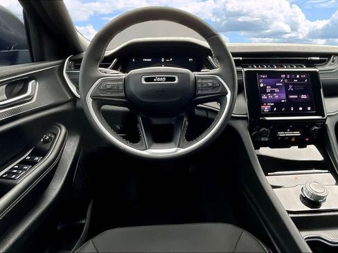 Used 2025 Jeep Grand Cherokee L Laredo w/ Luxury Tech Group I image 10