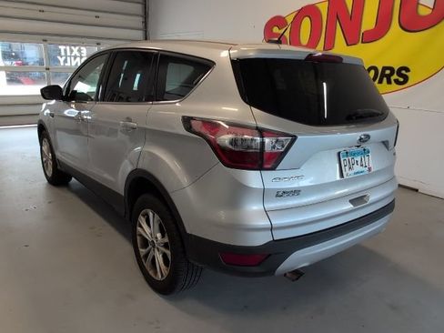 Used 2017 Ford Escape SE w/ SE Cold Weather Package AWD/4WD image 3