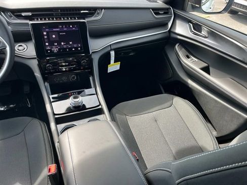 New 2026 Jeep Grand Cherokee Laredo AWD/4WD image 19
