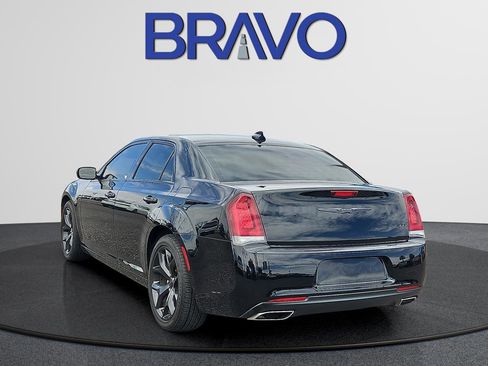 Used 2022 Chrysler 300 Touring w/ Sport Appearance Package RWD image 5
