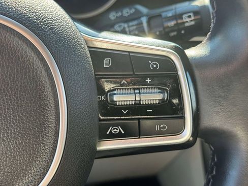 Used 2024 Kia Carnival LX FWD image 21