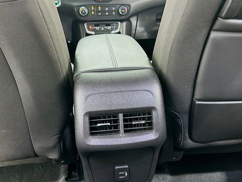 Used 2024 GMC Terrain SLE w/ Elevation Edition image 25