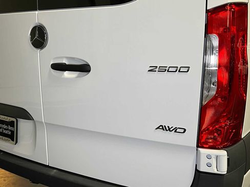 Used 2025 Mercedes-Benz Sprinter 2500 image 16