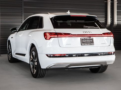 Used 2022 Audi e-tron Premium image 2