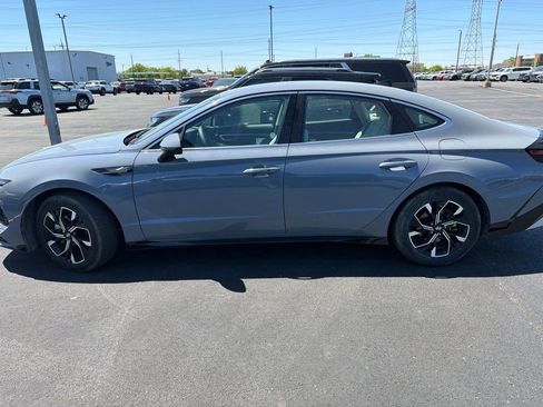 Used 2025 Hyundai Sonata SEL FWD image 2
