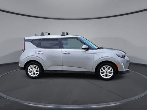 Used 2023 Kia Soul LX w/ Option Group 015 FWD image 9