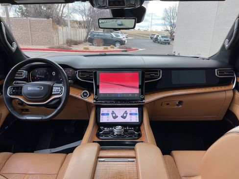 Used 2023 Jeep Grand Wagoneer Series III AWD/4WD image 25