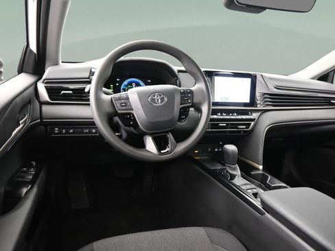 Used 2025 Toyota Camry LE w/ Convenience Package FWD image 35