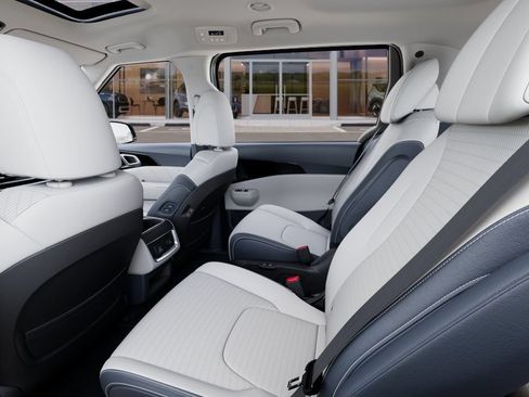 Certified 2026 Kia Carnival SX Prestige FWD image 18