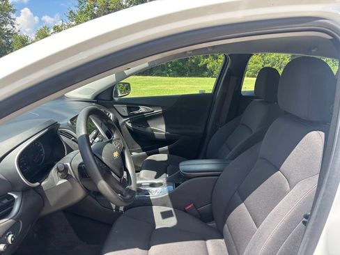 Used 2025 Chevrolet Malibu LT FWD image 11