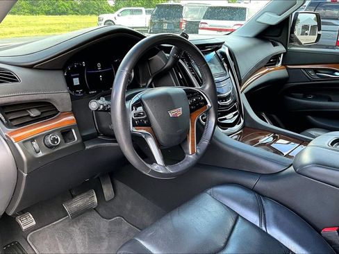 Used 2020 Cadillac Escalade 2WD image 19