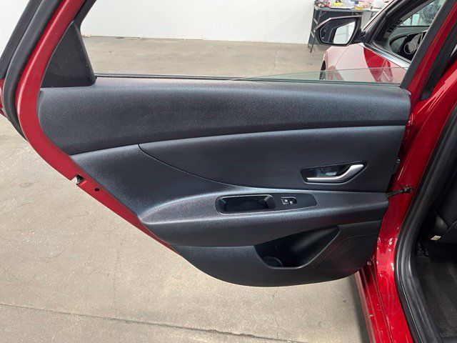 Used 2024 Hyundai Elantra Limited FWD image 20