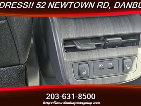 Used 2023 Nissan Ariya Engage image 9