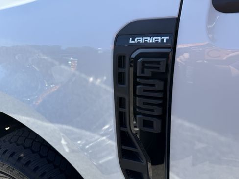 Used 2024 Ford F250 Lariat w/ Lariat Ultimate Package AWD/4WD image 8