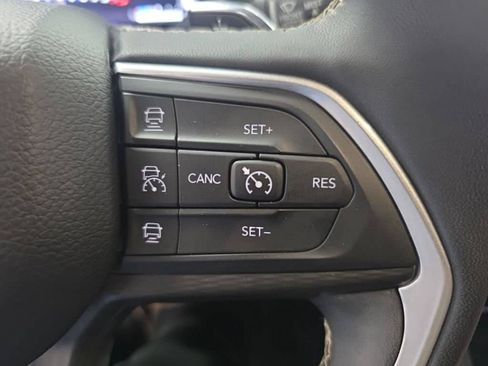 Used 2023 Jeep Grand Cherokee Laredo w/ Luxury Tech Group I RWD image 28