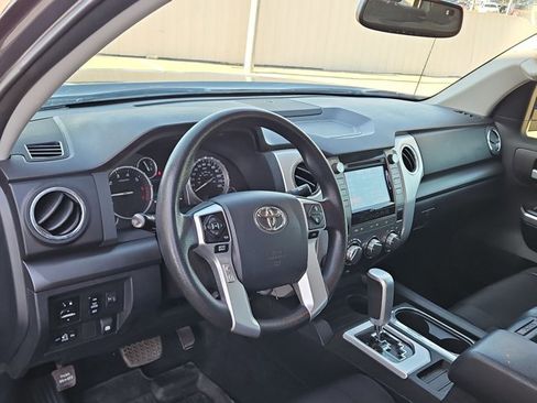 Used 2017 Toyota Tundra SR5 w/ SR5 Upgrade Package image 9