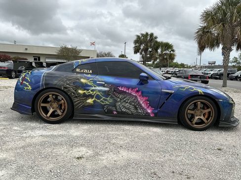 Used 2020 Nissan GT-R Premium w/ Premium Interior Package image 8