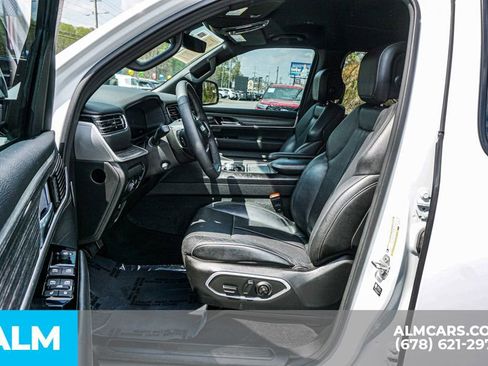 Used 2024 Jeep Wagoneer L Series II RWD image 19
