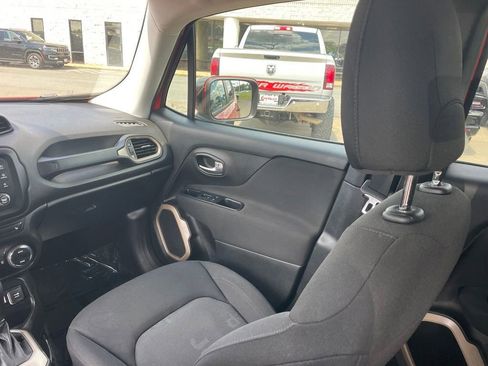 Used 2016 Jeep Renegade Latitude w/ Popular Equipment Group AWD/4WD image 22