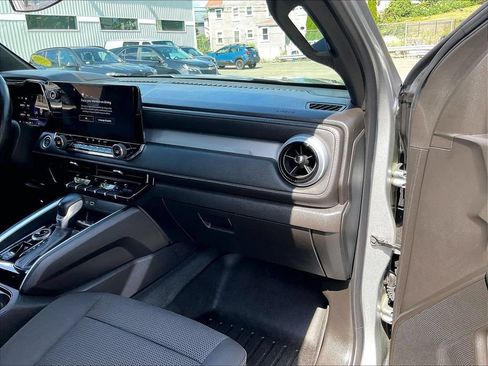 Used 2024 Chevrolet Colorado LT w/ LT Convenience Package AWD/4WD image 13