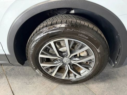 Used 2018 Volkswagen Tiguan SE image 18