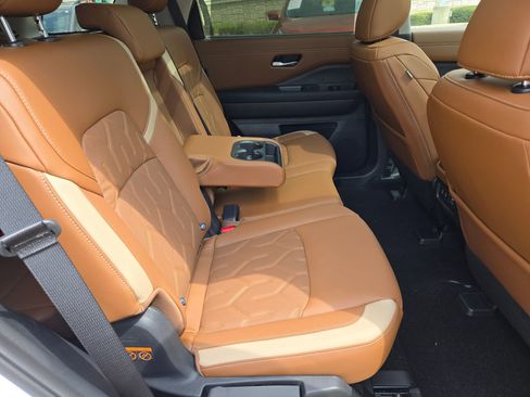 New 2026 Nissan Pathfinder Platinum AWD/4WD image 21
