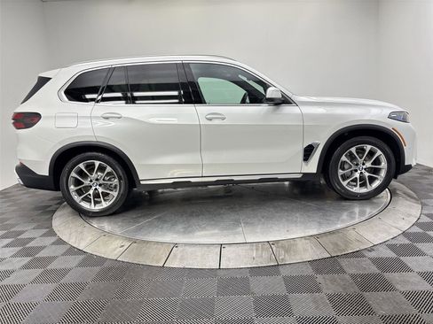 New 2026 BMW X5 xDrive50e w/ Climate Comfort Package image 17